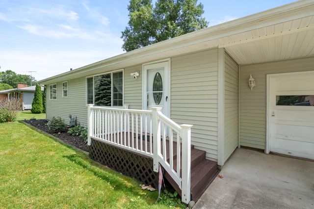 17175 Moorepark Road, Three Rivers, MI 49093