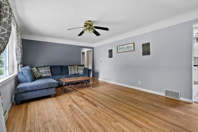 17175 Moorepark Road, Three Rivers, MI 49093
