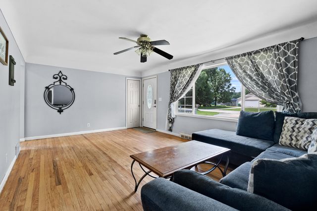 17175 Moorepark Road, Three Rivers, MI 49093