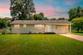 17175 Moorepark Road, Three Rivers, MI 49093