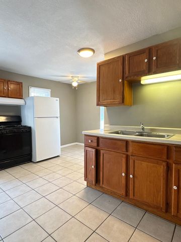 486 Lawson Avenue W, Saint Paul, MN 55117