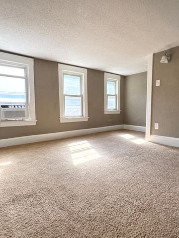 486 Lawson Avenue W, Saint Paul, MN 55117