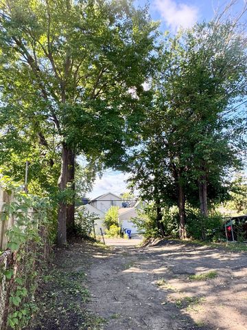 486 Lawson Avenue W, Saint Paul, MN 55117