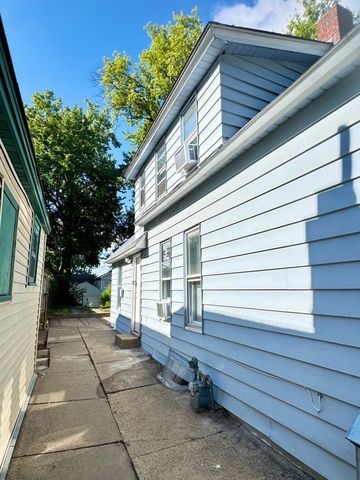 486 Lawson Avenue W, Saint Paul, MN 55117