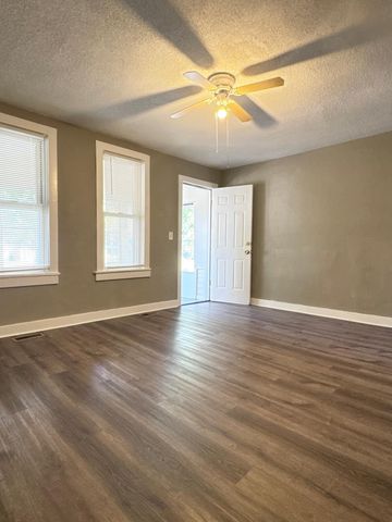 486 Lawson Avenue W, Saint Paul, MN 55117