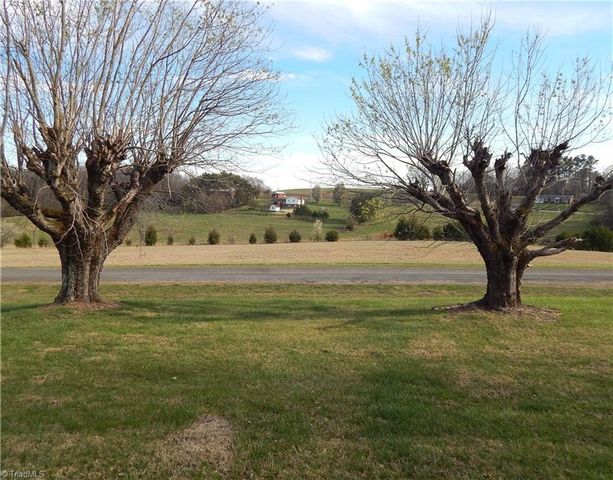 1065 Dallas King Road, Westfield, NC 27053