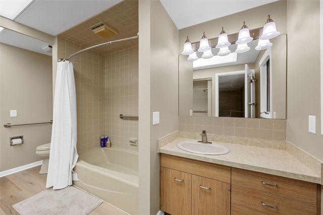 301 N 7th Ave, Iowa City, IA 52245