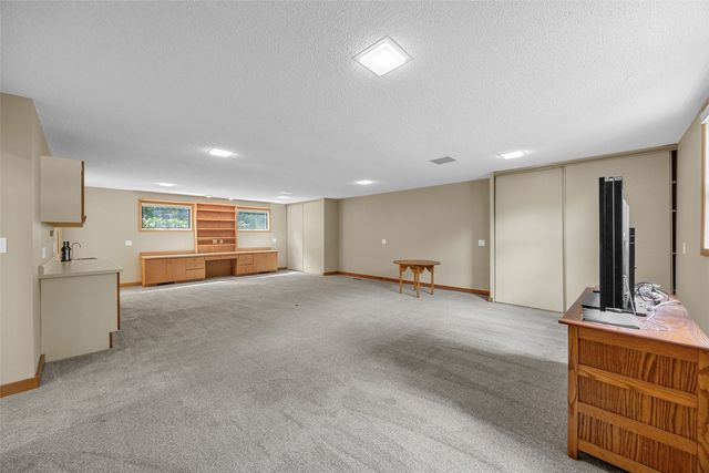301 N 7th Ave, Iowa City, IA 52245