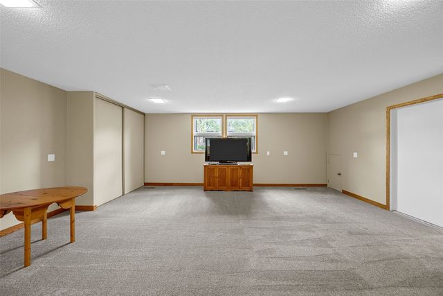 301 N 7th Ave, Iowa City, IA 52245