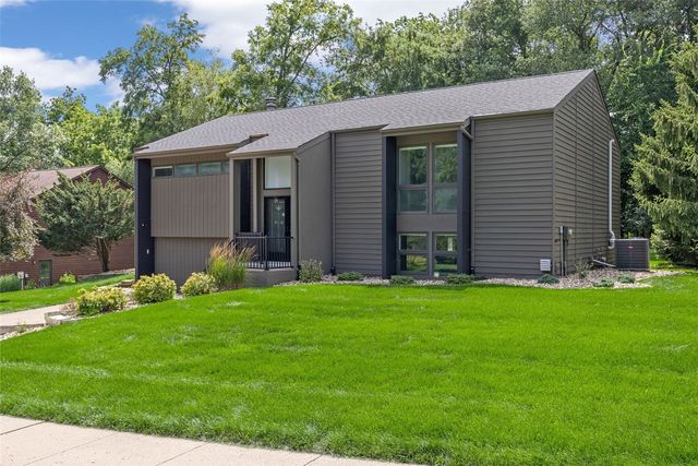 301 N 7th Ave, Iowa City, IA 52245