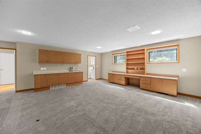 301 N 7th Ave, Iowa City, IA 52245