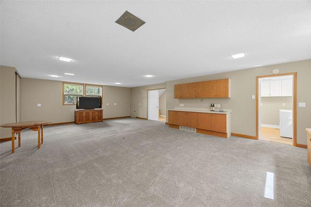 301 N 7th Ave, Iowa City, IA 52245