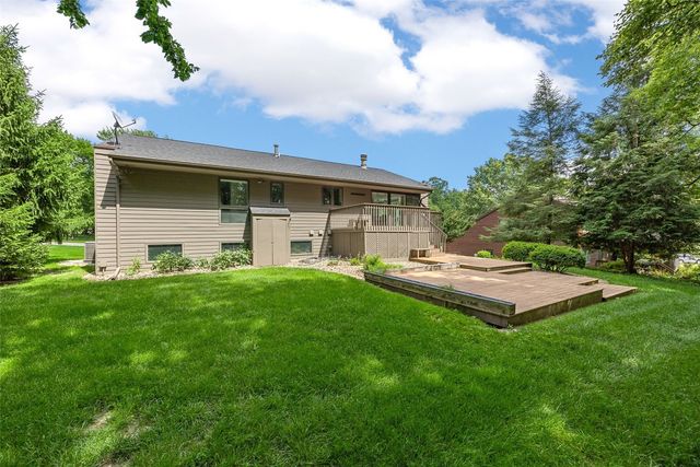 301 N 7th Ave, Iowa City, IA 52245