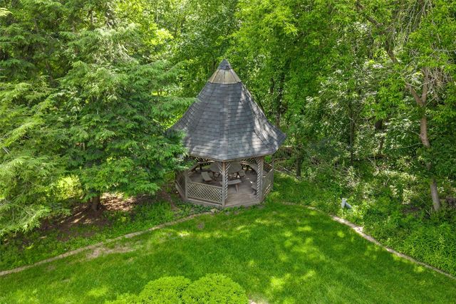 301 N 7th Ave, Iowa City, IA 52245