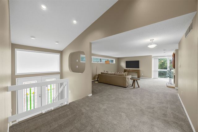 301 N 7th Ave, Iowa City, IA 52245