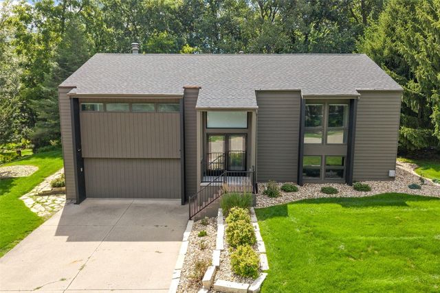 301 N 7th Ave, Iowa City, IA 52245