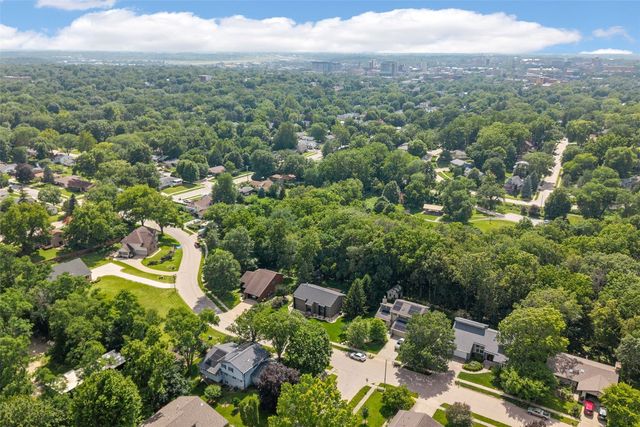 301 N 7th Ave, Iowa City, IA 52245