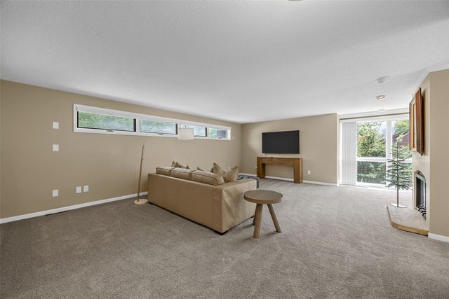301 N 7th Ave, Iowa City, IA 52245