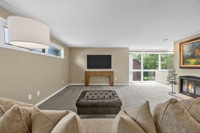 301 N 7th Ave, Iowa City, IA 52245