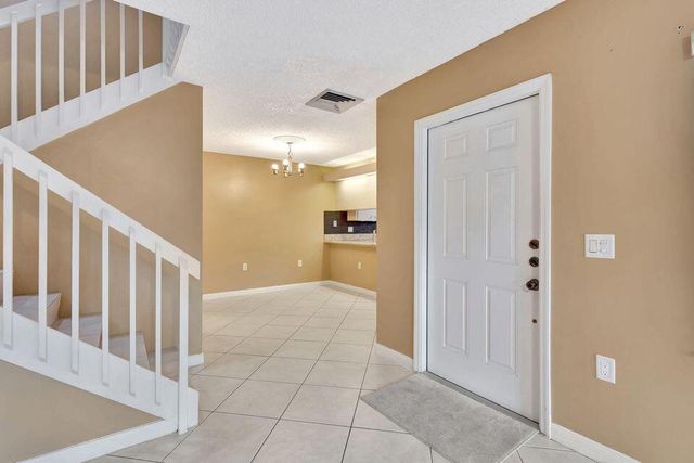 18 Amherst Court B, Royal Palm Beach, FL 33411