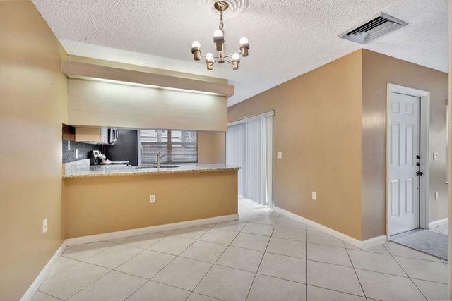 18 Amherst Court B, Royal Palm Beach, FL 33411