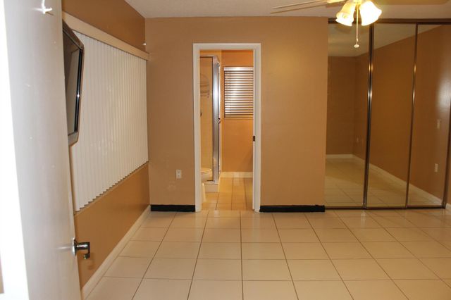 18 Amherst Court B, Royal Palm Beach, FL 33411