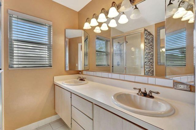 18 Amherst Court B, Royal Palm Beach, FL 33411