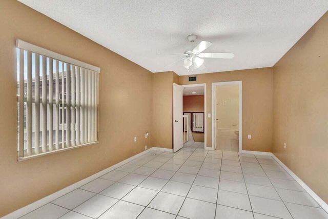 18 Amherst Court B, Royal Palm Beach, FL 33411