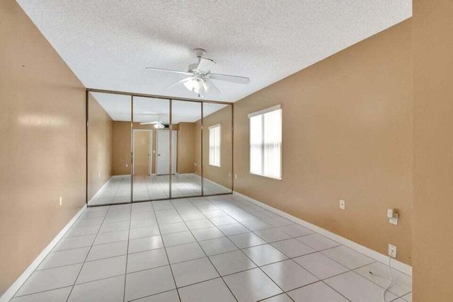 18 Amherst Court B, Royal Palm Beach, FL 33411