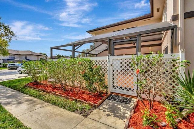 18 Amherst Court B, Royal Palm Beach, FL 33411