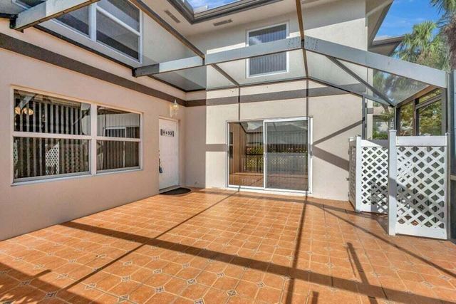 18 Amherst Court B, Royal Palm Beach, FL 33411