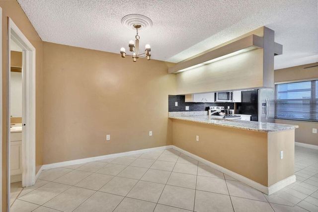 18 Amherst Court B, Royal Palm Beach, FL 33411