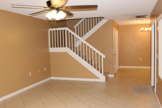 18 Amherst Court B, Royal Palm Beach, FL 33411