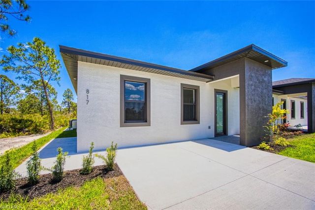 817-819 Eisenhower BLVD, Lehigh Acres, FL 33974