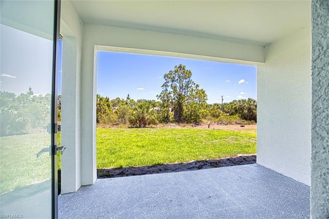 817-819 Eisenhower BLVD, Lehigh Acres, FL 33974