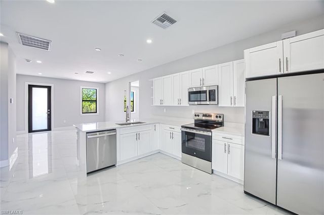 817-819 Eisenhower BLVD, Lehigh Acres, FL 33974