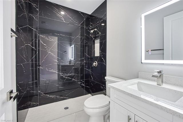 817-819 Eisenhower BLVD, Lehigh Acres, FL 33974