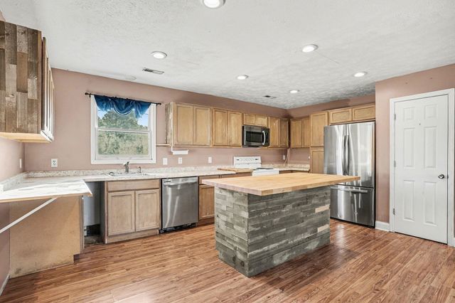 1897 Heritage Rd., Loris, SC 29569