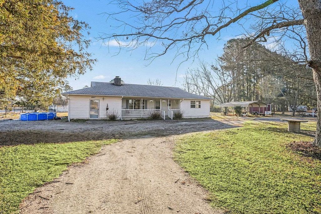 1897 Heritage Rd., Loris, SC 29569