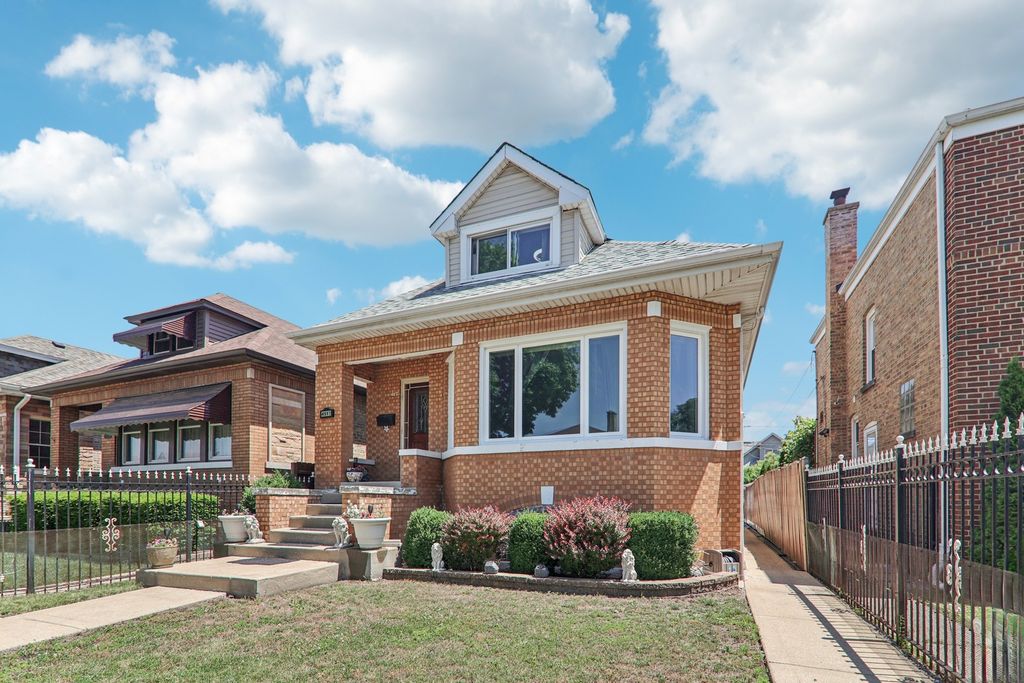 4517 N Austin Avenue, Chicago, IL 60630