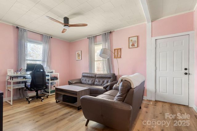 204 Shelby Street, Hickory, NC 28601