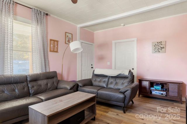 204 Shelby Street, Hickory, NC 28601