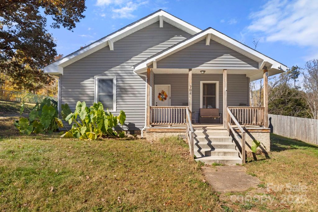 204 Shelby Street, Hickory, NC 28601