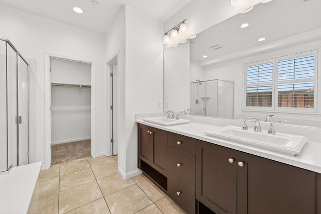 18094 Calaveras Dr, Lathrop, CA 95330
