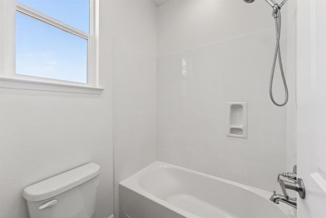 18094 Calaveras Dr, Lathrop, CA 95330