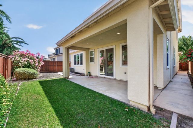 18094 Calaveras Dr, Lathrop, CA 95330