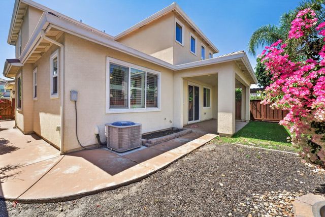 18094 Calaveras Dr, Lathrop, CA 95330