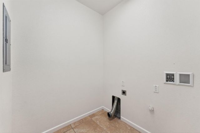 18094 Calaveras Dr, Lathrop, CA 95330