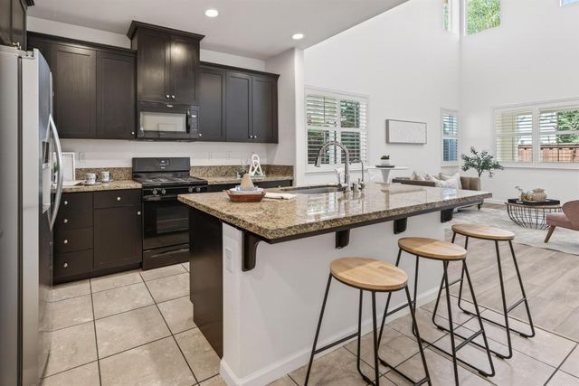 18094 Calaveras Dr, Lathrop, CA 95330