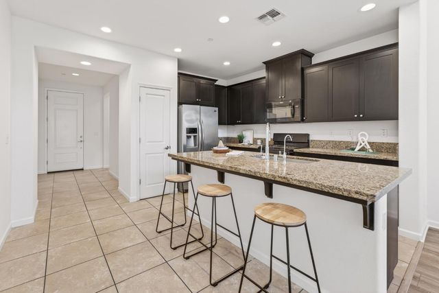 18094 Calaveras Dr, Lathrop, CA 95330